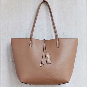Urban Outfitters Reversible Tote Beige/Champagne